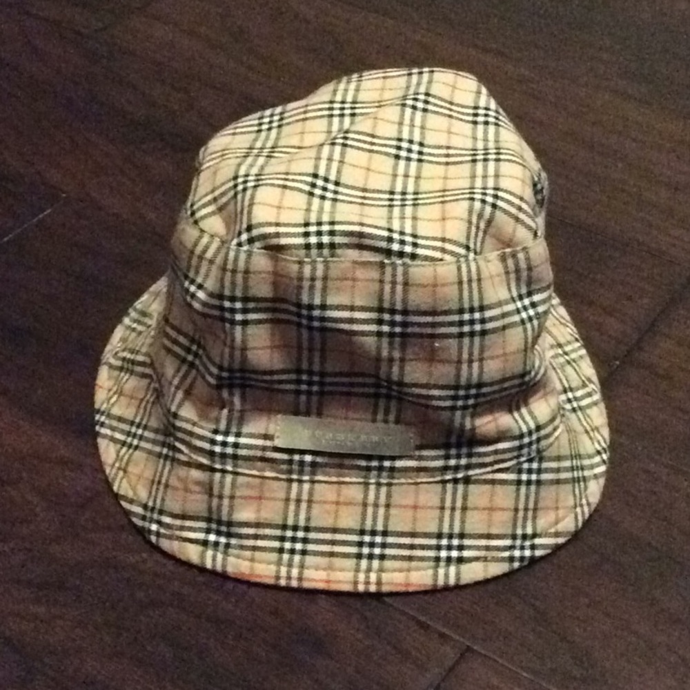 Burberry reversible hat